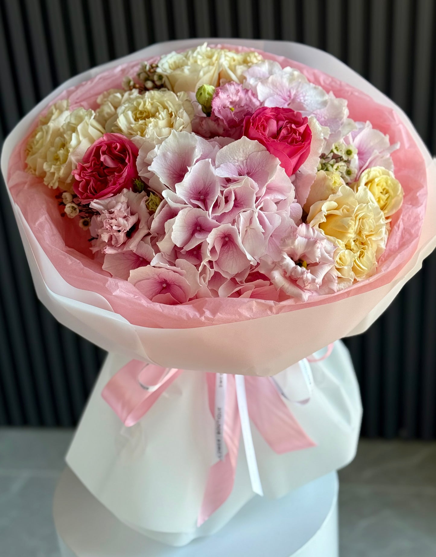 TODAY'S FEATURED BOUQUET - ELEGANCE