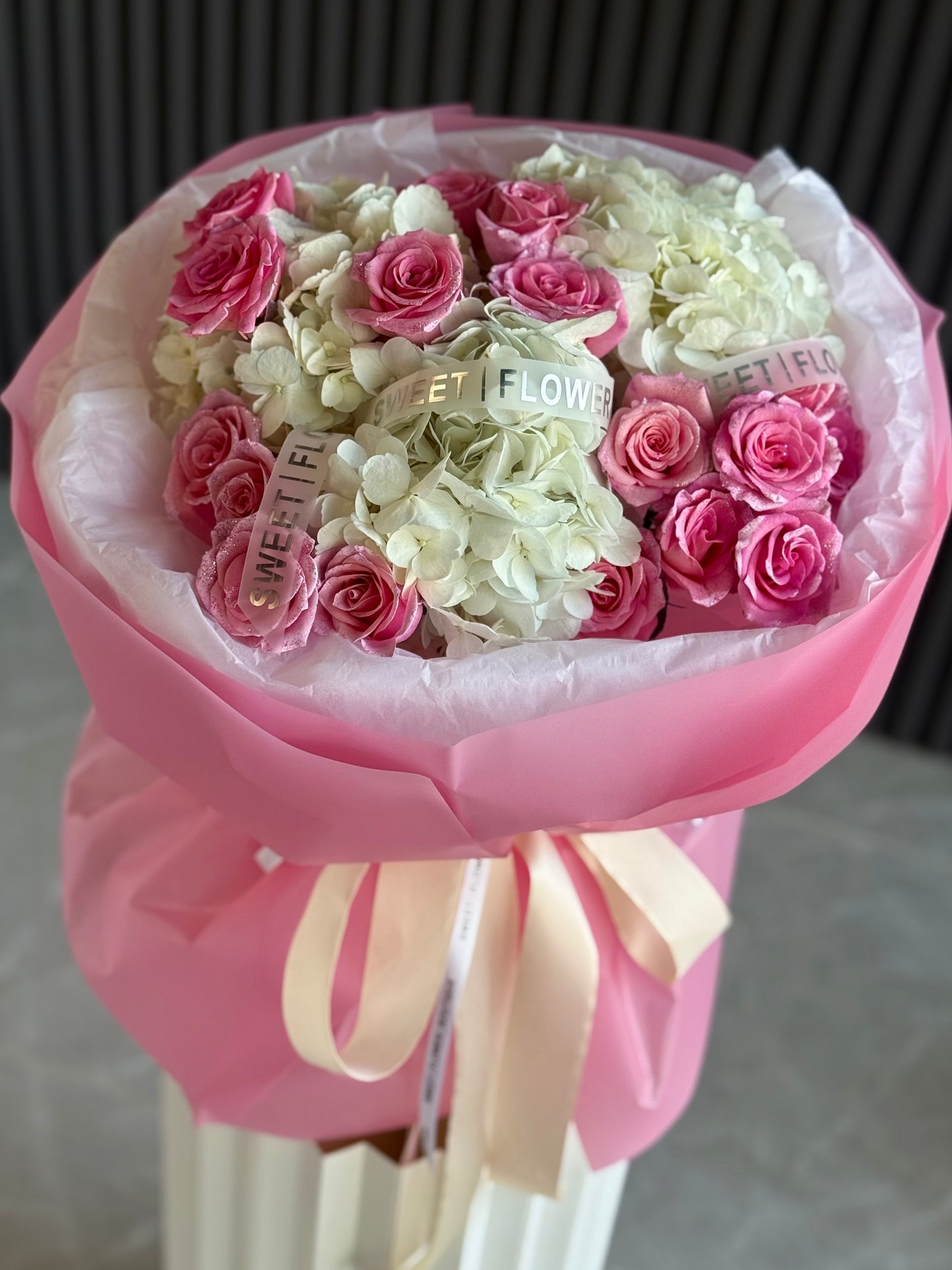 DESIGNER FLOWER ARRANGEMENT