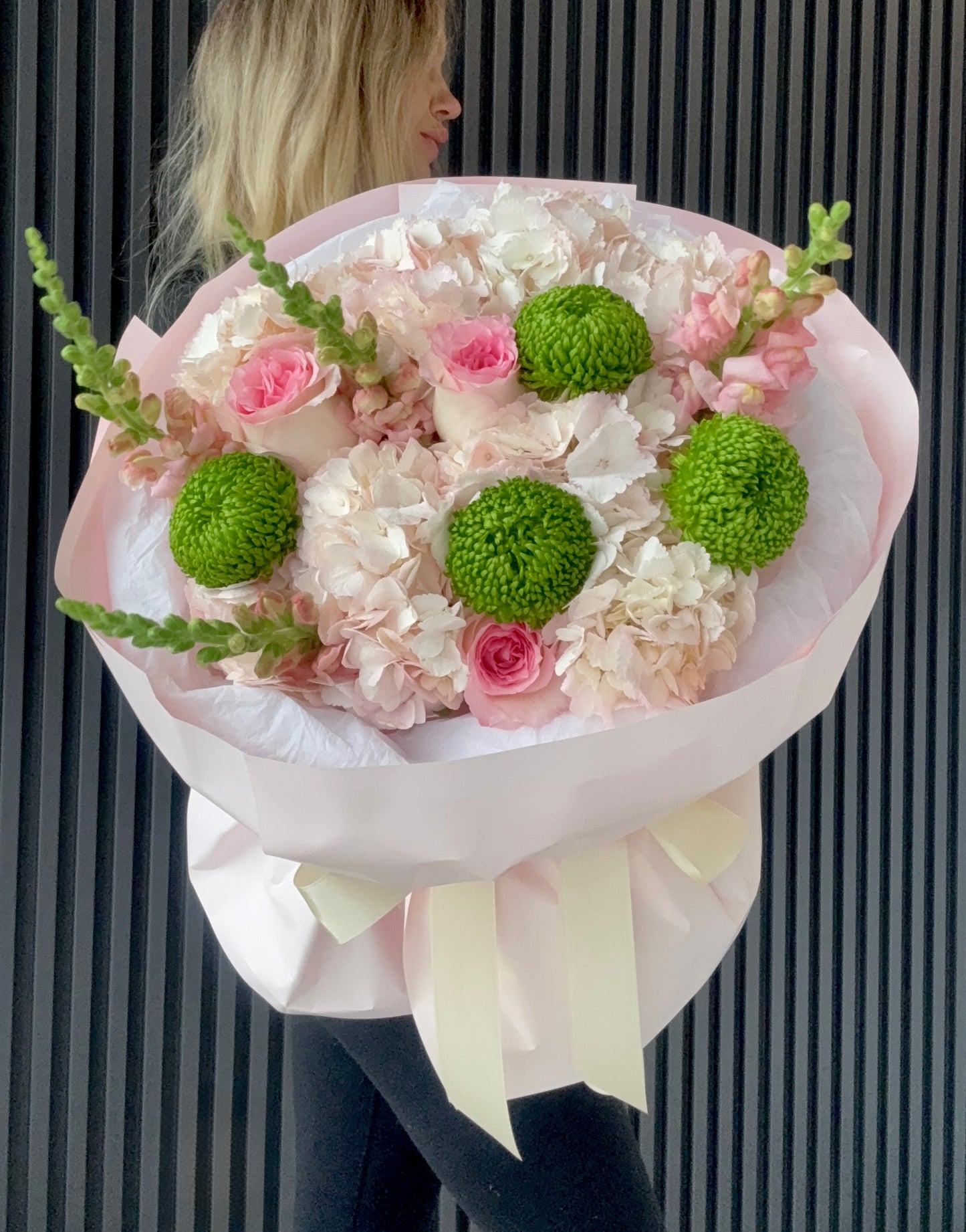 DESIGNER FLOWER ARRANGEMENT