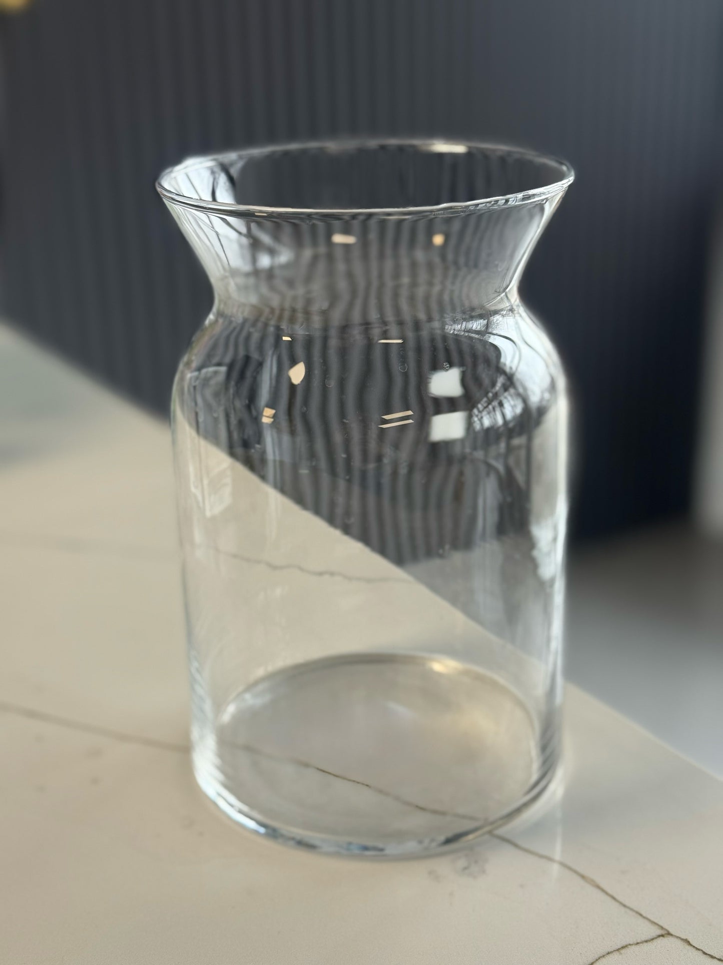 GLASS VASE