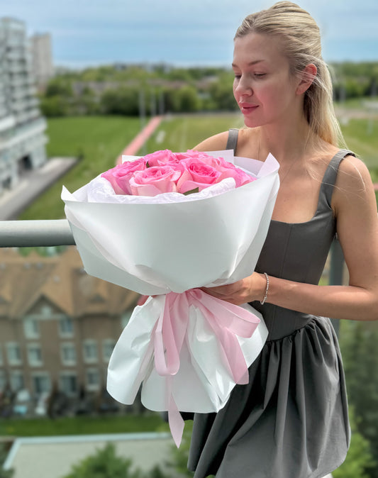 luxury florist pink roses bouquet Sweet Flower Boutique