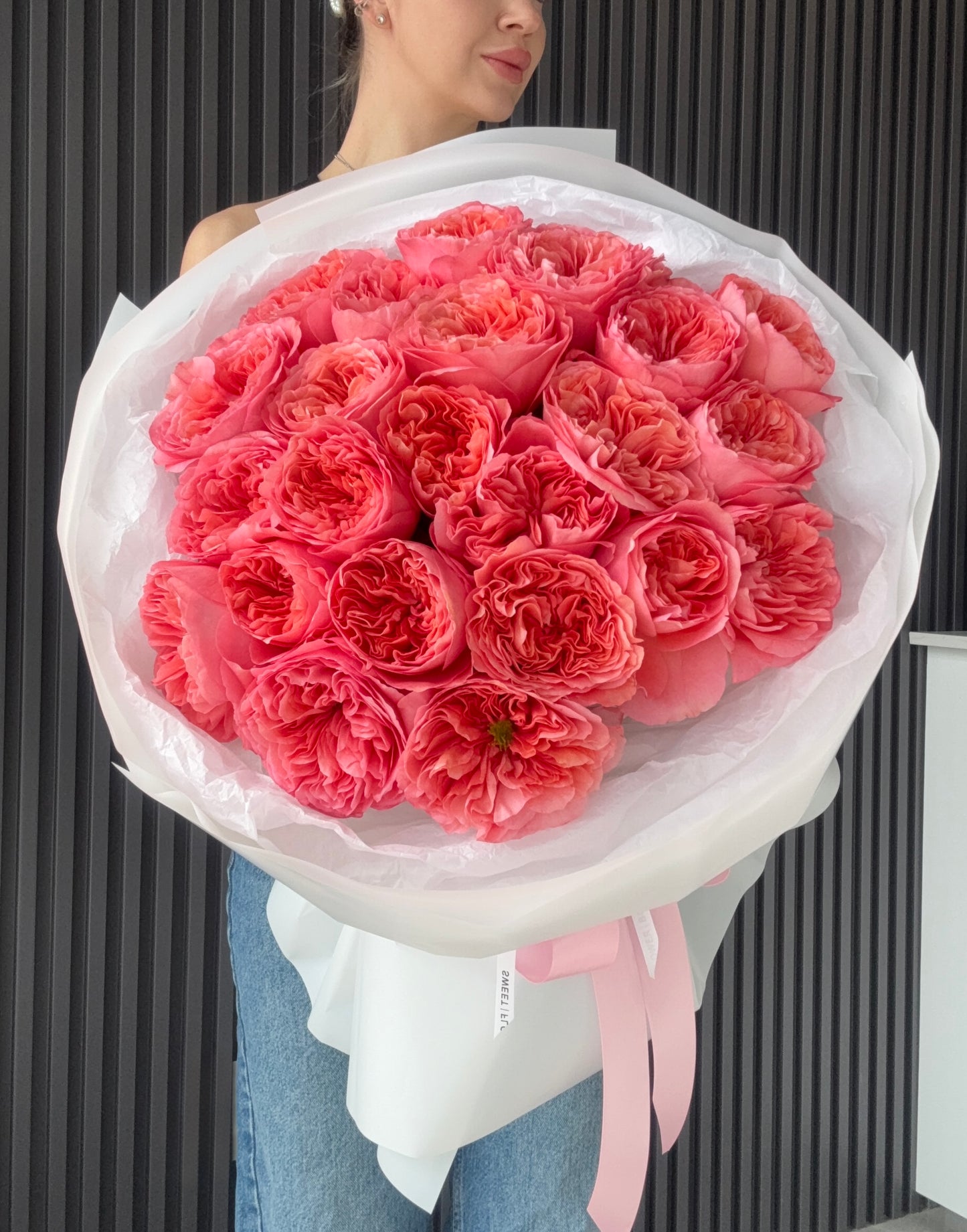 luxury candy expression roses bouquet European style wrapping pink roses