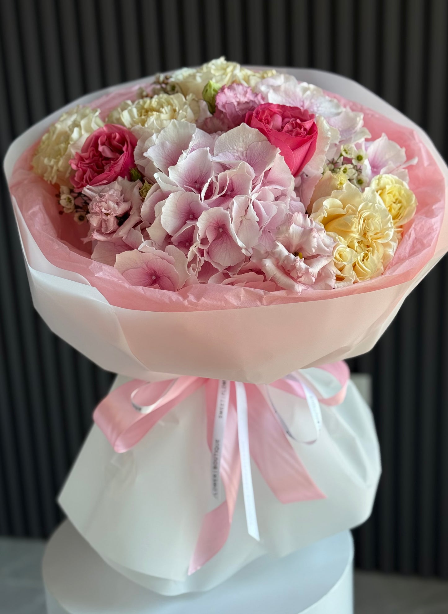 TODAY'S FEATURED BOUQUET - ELEGANCE
