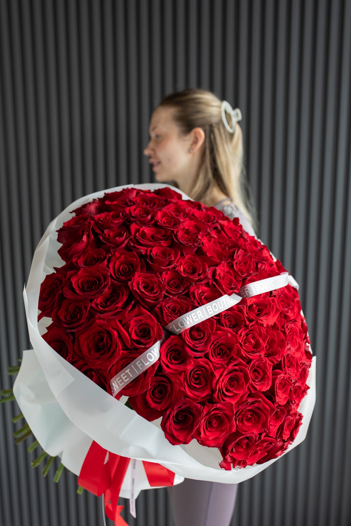 100 RED ROSES