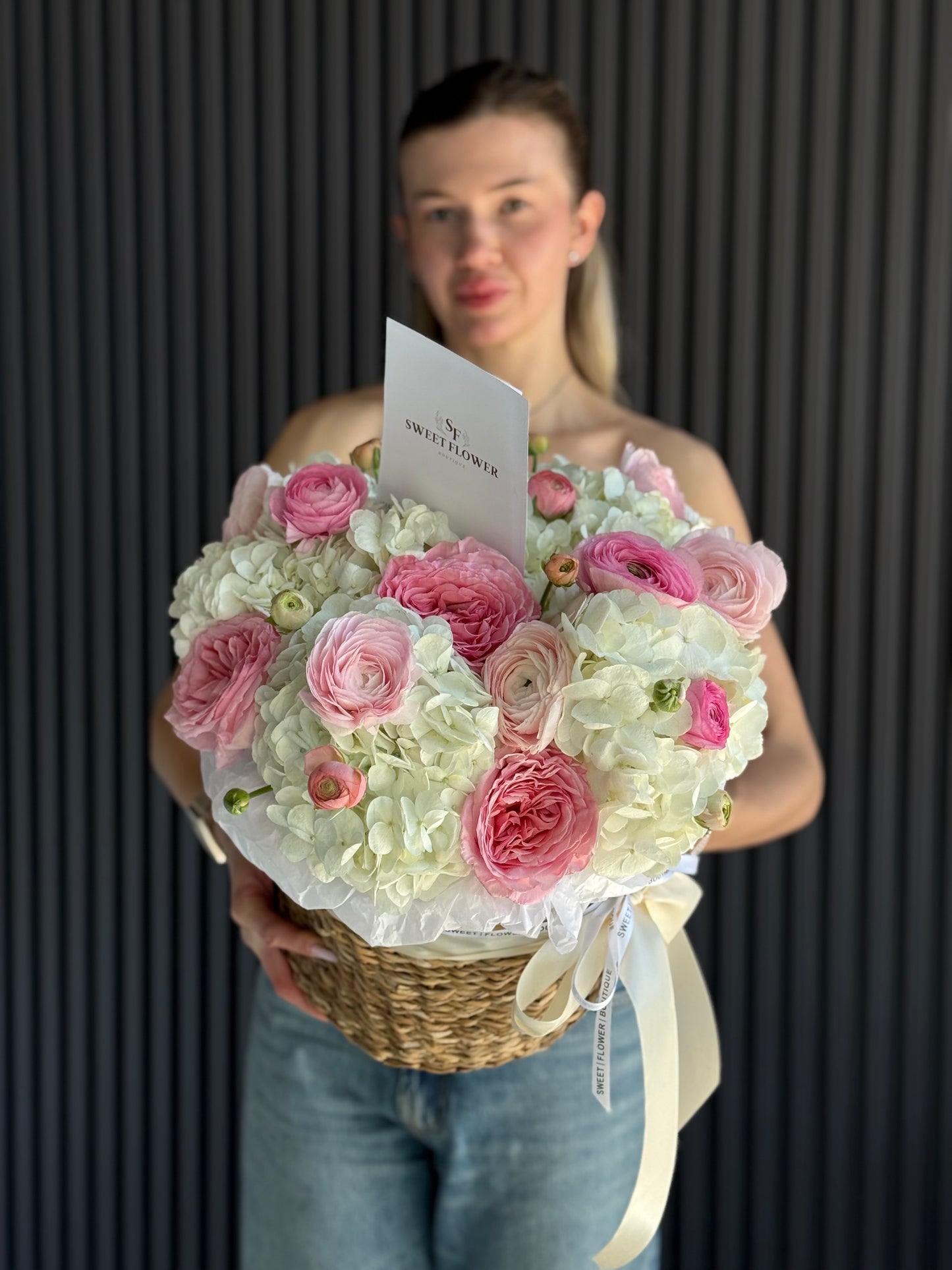 RANUNUCULUS BASKET