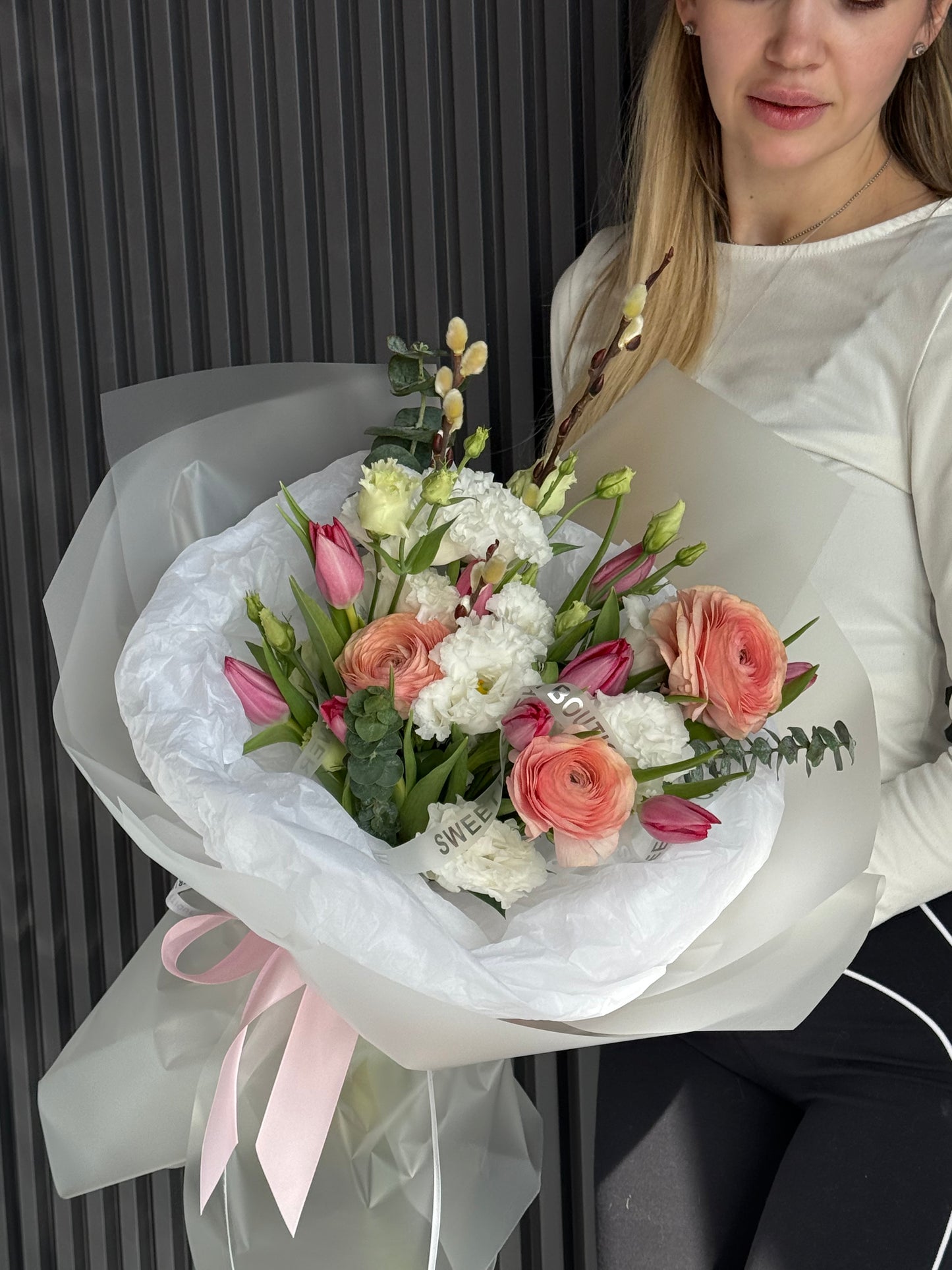 SPRING RANUNCULUS & TULIPS BOUQUET