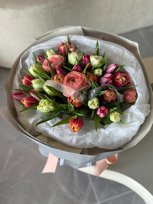 DOUBLE & CLASSIC TULIPS WITH RANUNCULUS
