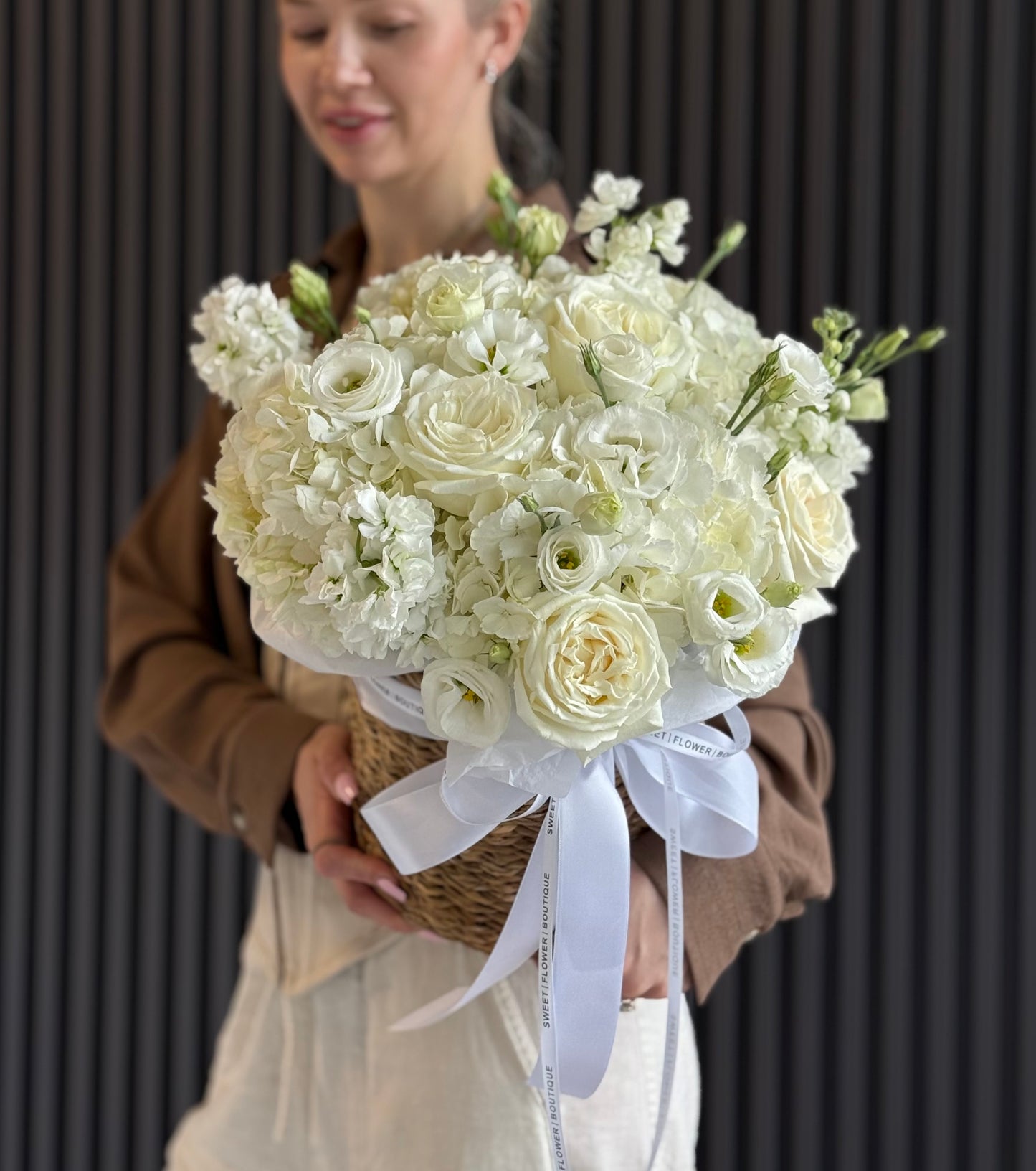 WHITE ELEGANCE BASKET
