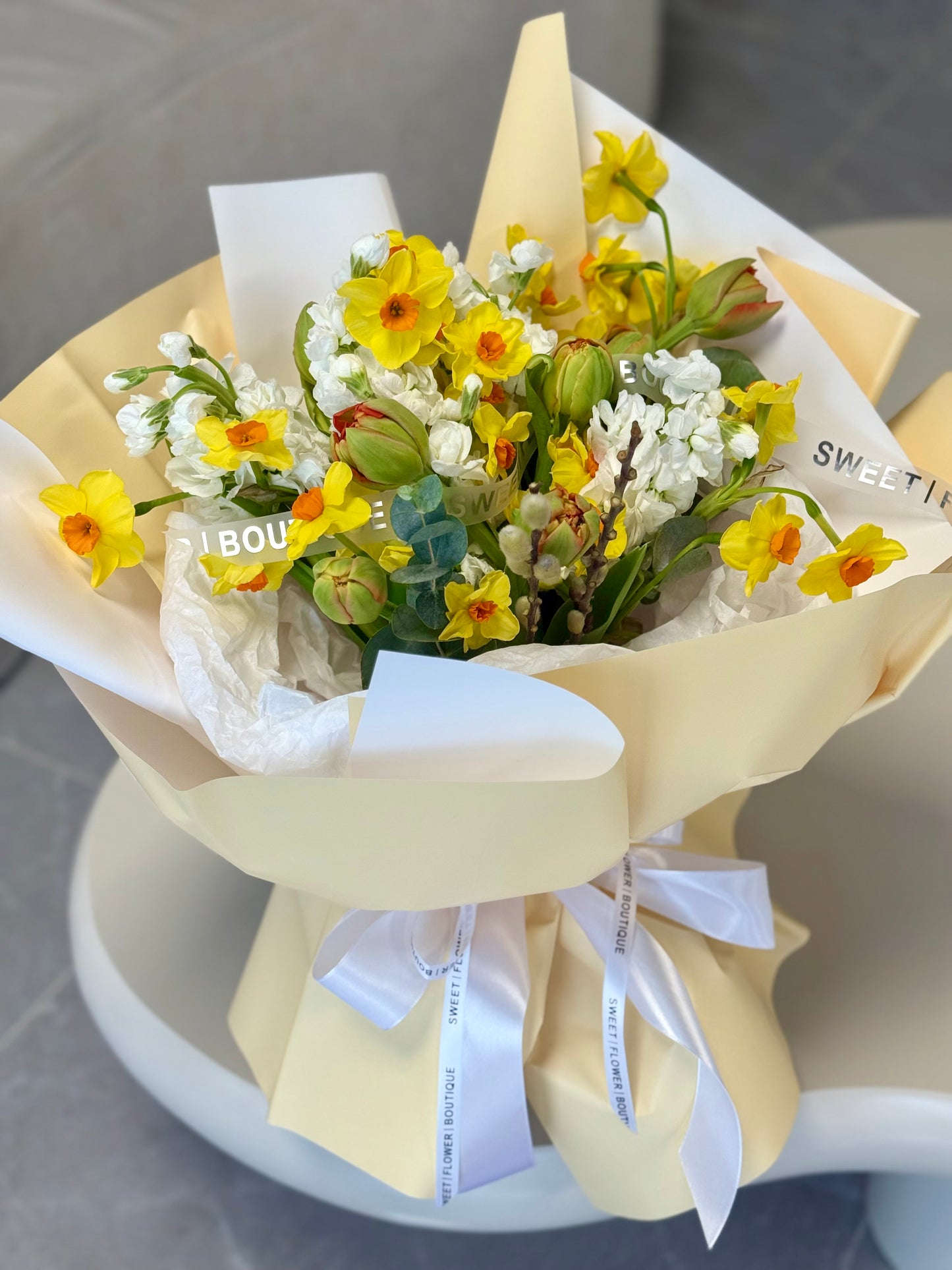 spring bouquet yellow daffodils white flowers luxury wrap