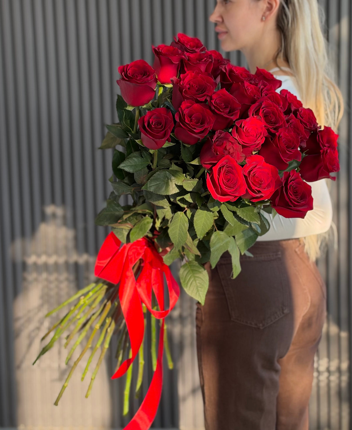 Stunning 90 cm long stem red rose bouquet featuring large, beautiful blooms. Premium luxury red roses for romantic gifts, anniversaries and special occasions in Toronto.