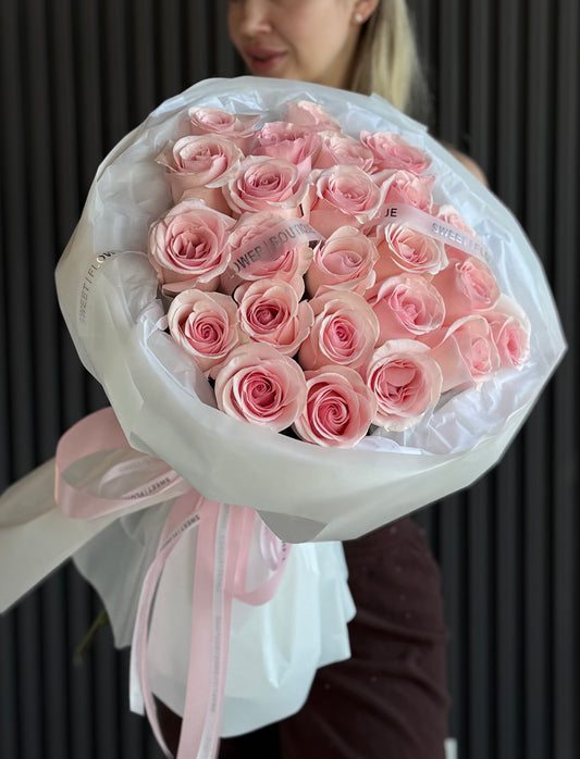 24 PINK ROSES