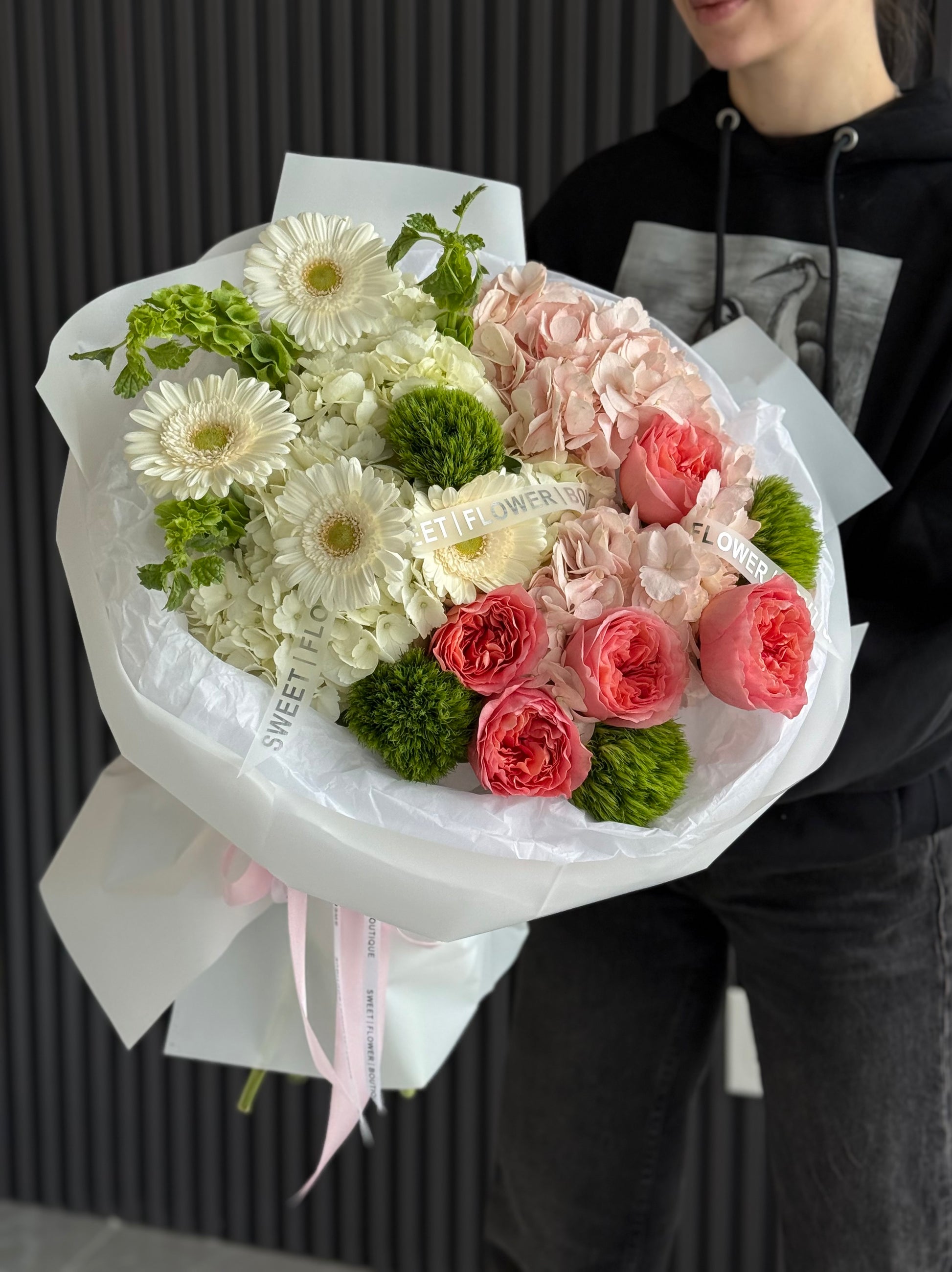 luxury flower bouquet Toronto hydrangea roses gerbera