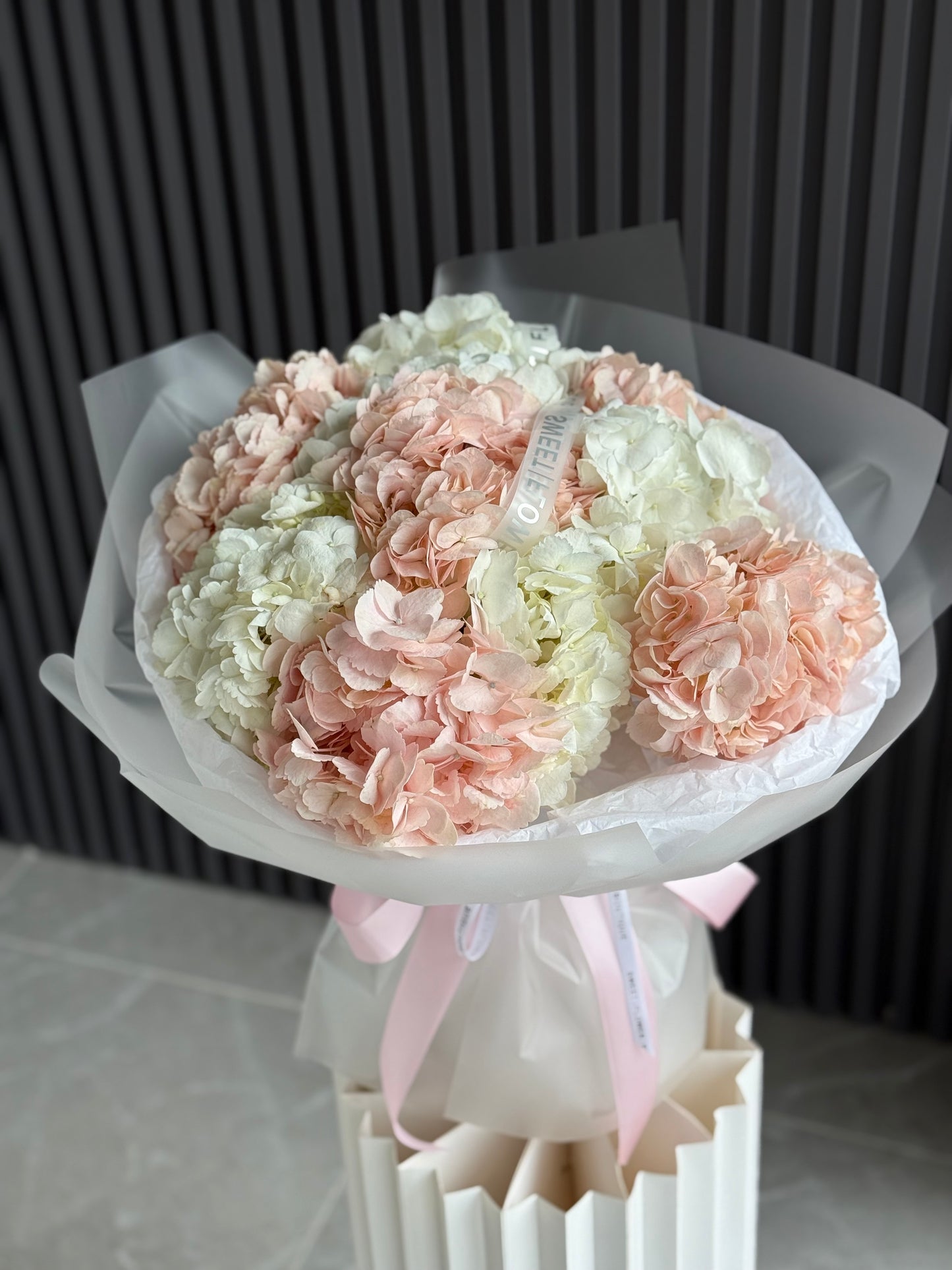 pink and white hydrangea bouquet 10 stems luxury wrap