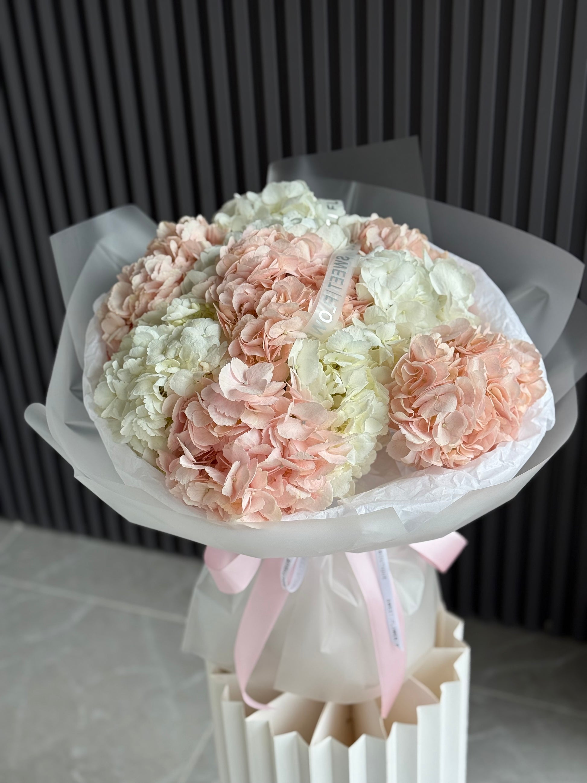 pink and white hydrangea bouquet 10 stems luxury wrap