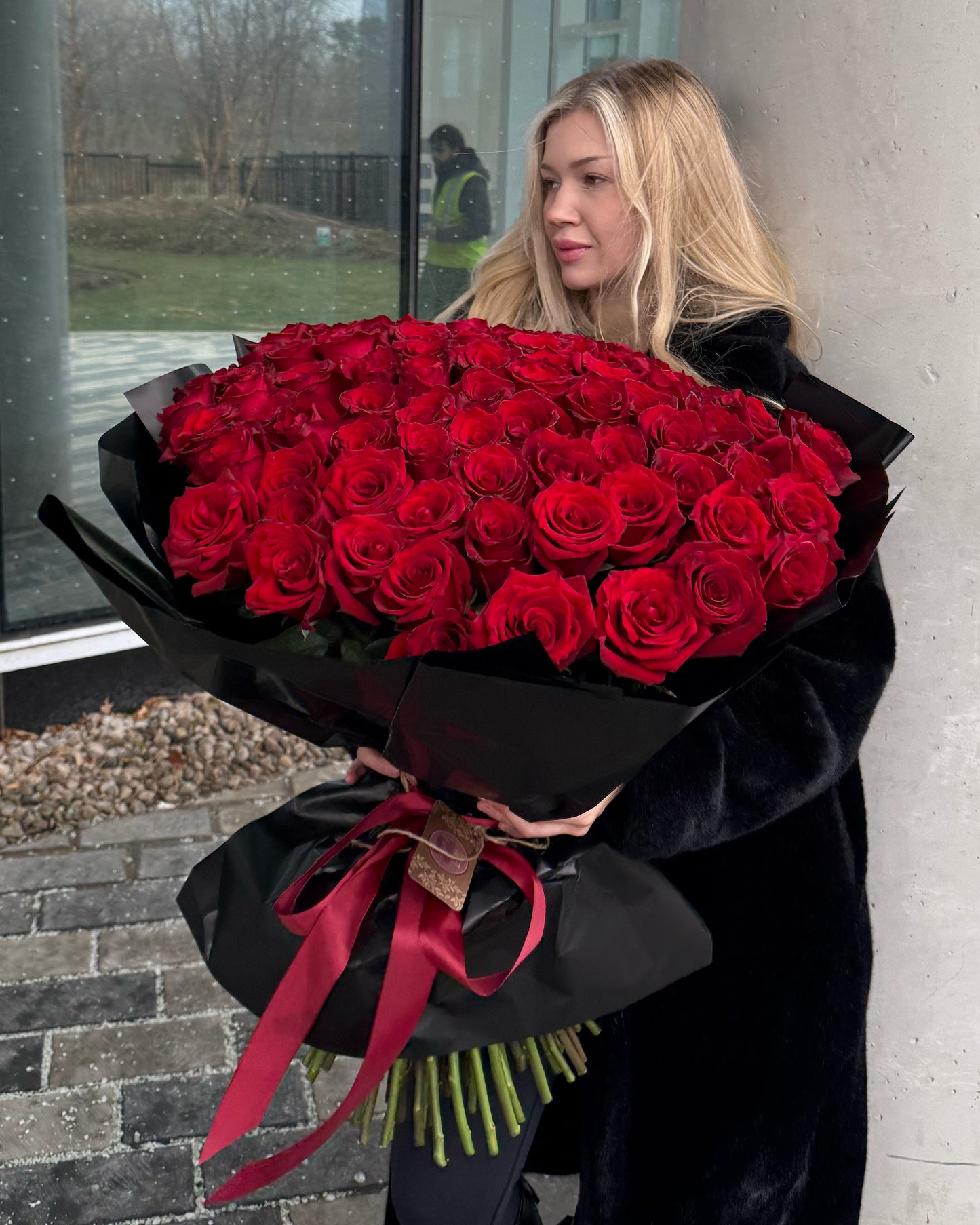 100 RED ROSES