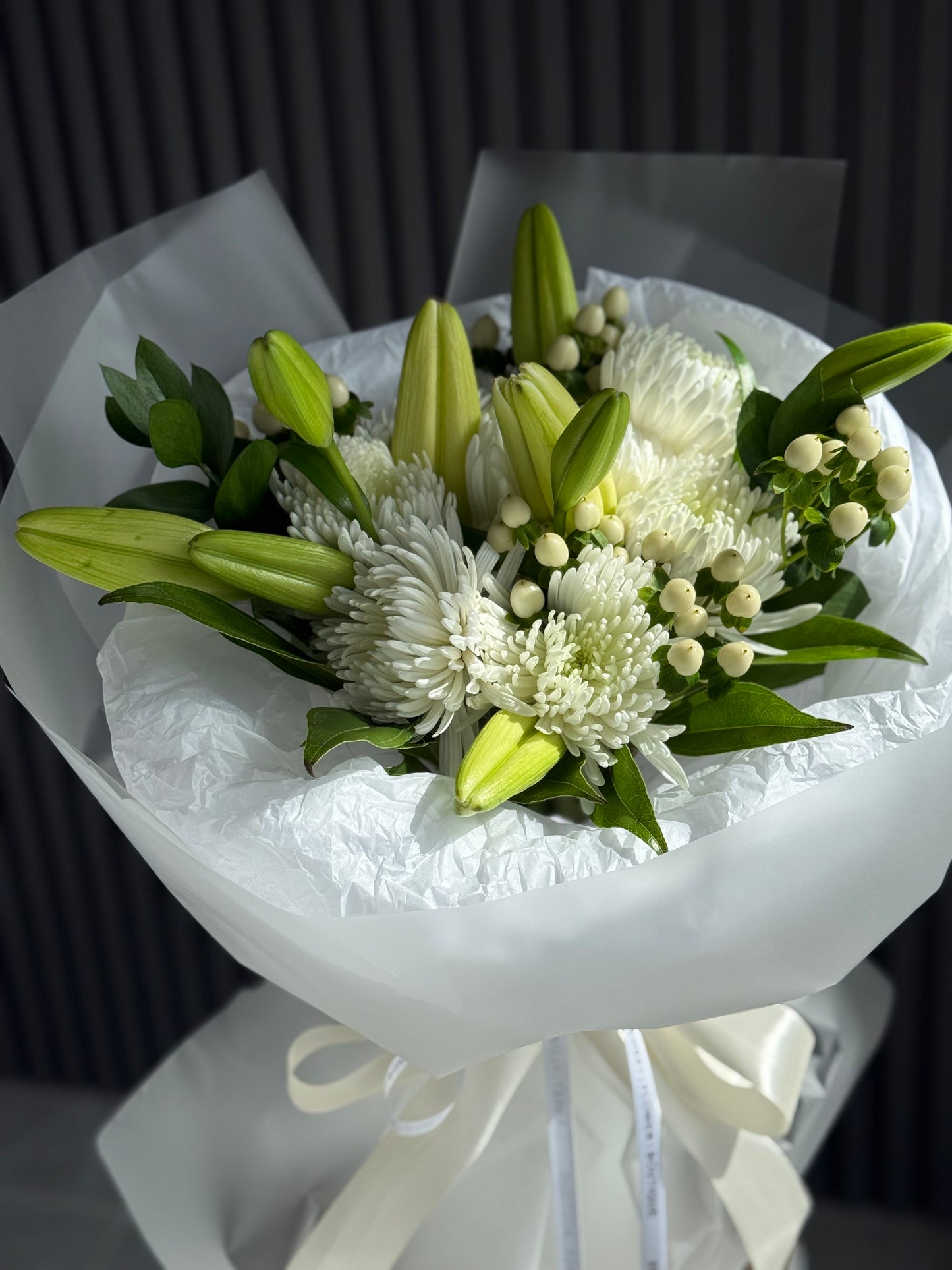 WHITE LILIES BOUQUET