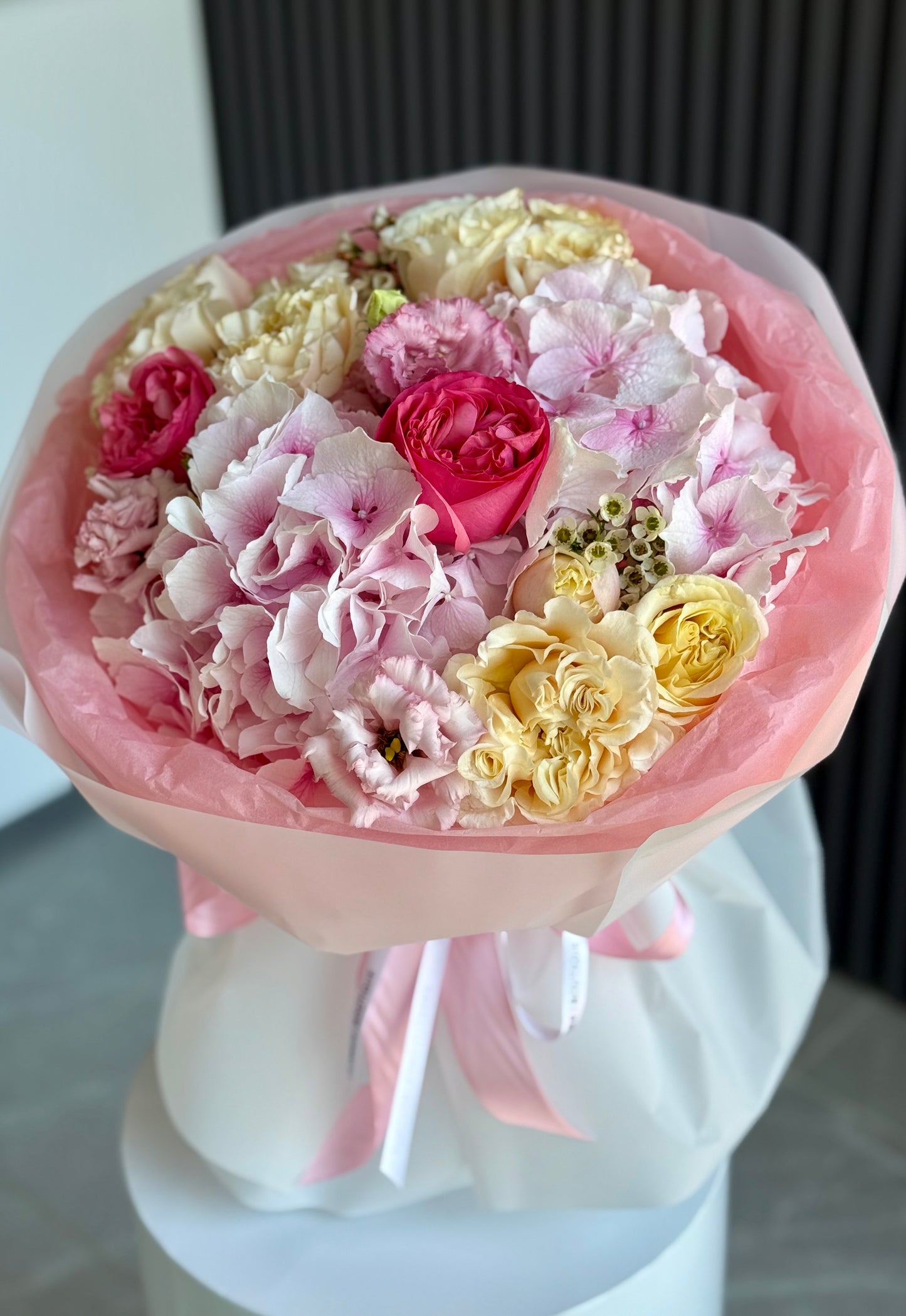 TODAY'S FEATURED BOUQUET - ELEGANCE