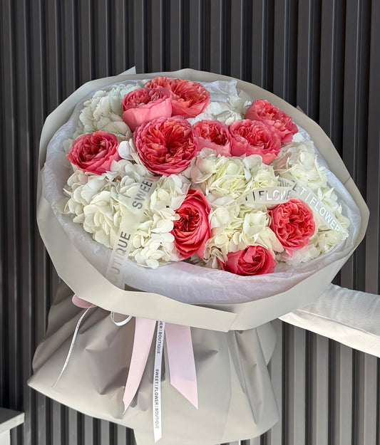 Luxury coral garden roses with white hydrangeas bouquet – same day flower delivery Toronto by Sweet Flower Boutiq