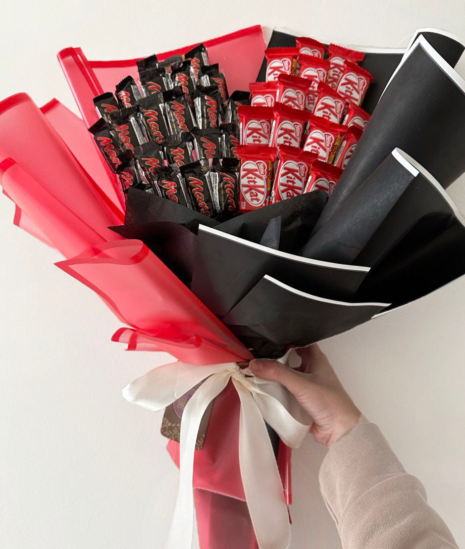 BLACK & RED CHOCOLATE BOUQUET