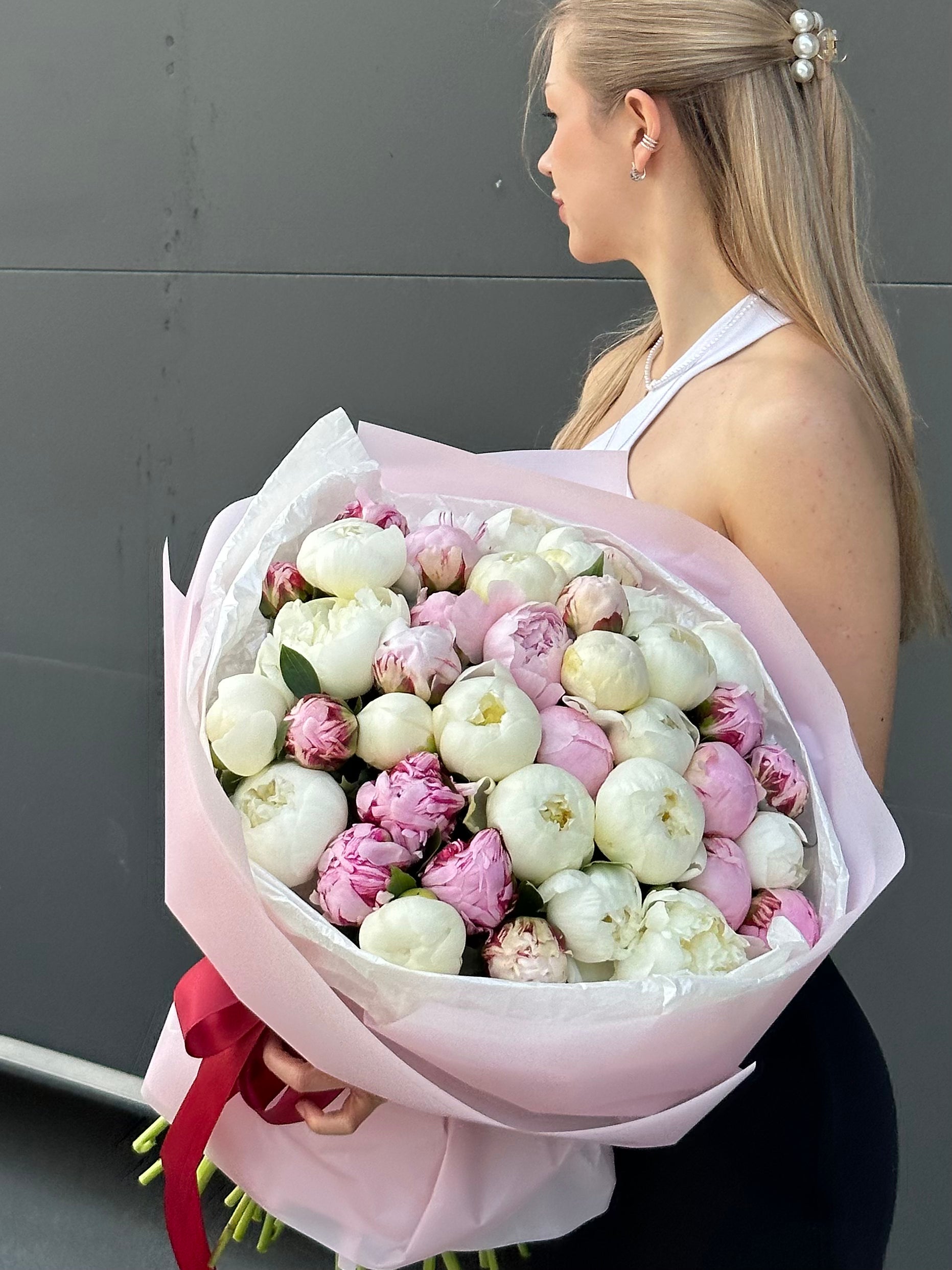 soft pink white peonies floral arrangement elegant style