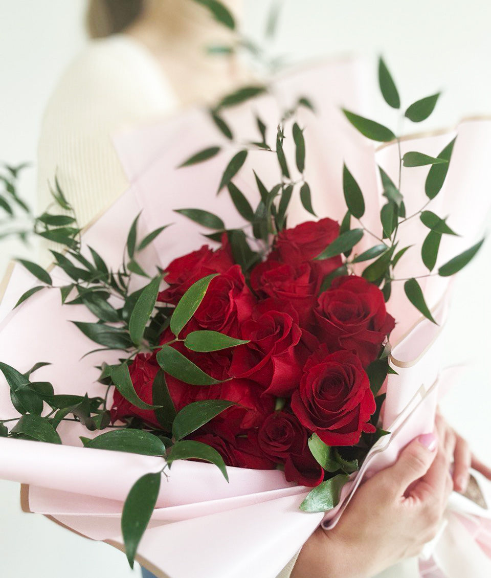 12 RED ROSES WITH GREEN LEAVES