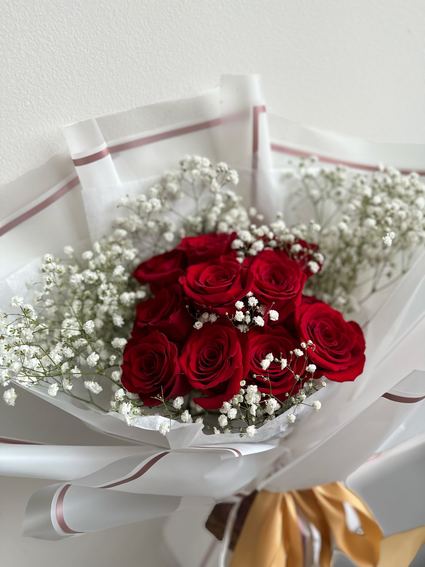 12 RED ROSES BOUQUET ON A CLOUD