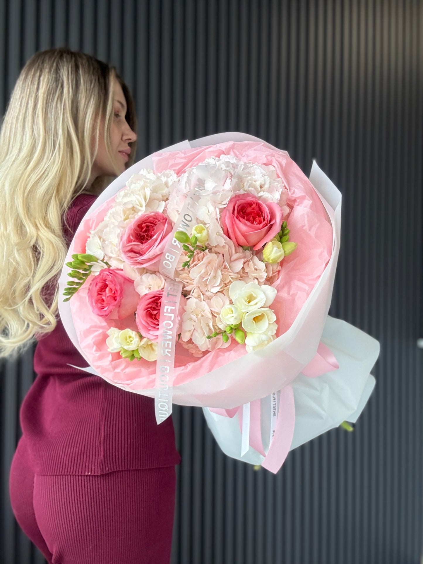 romantic blush rose and hydrangea hand-tied bouquet luxury flowers Sweet Flower Boutique