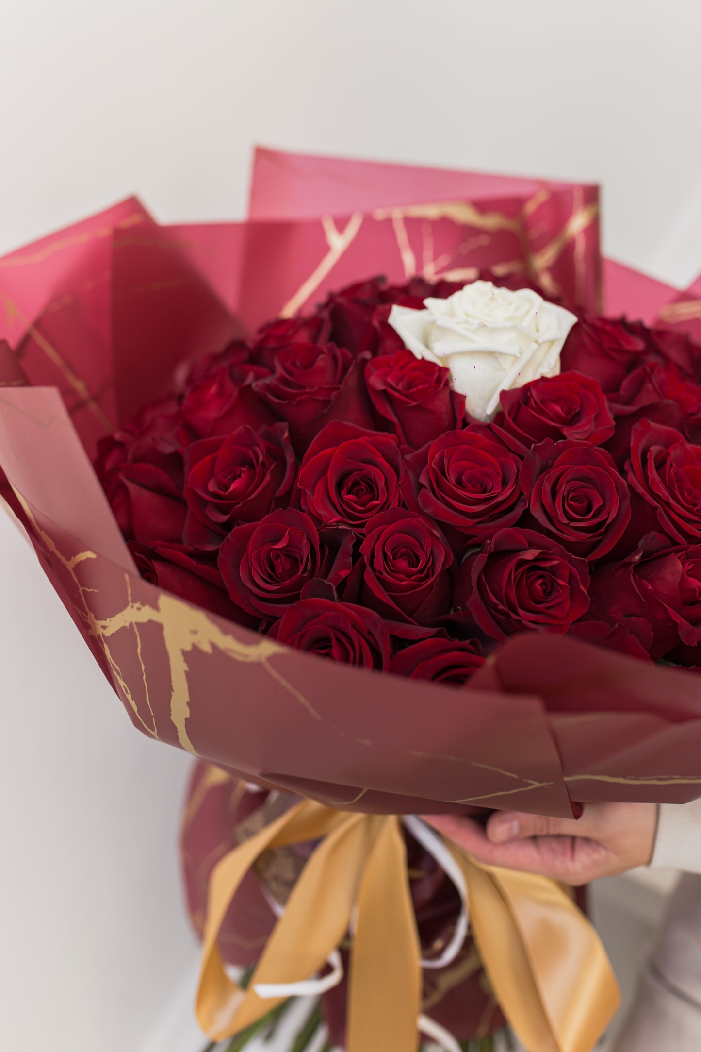 LUXURY RED ROSES WITH WHITE ROSE