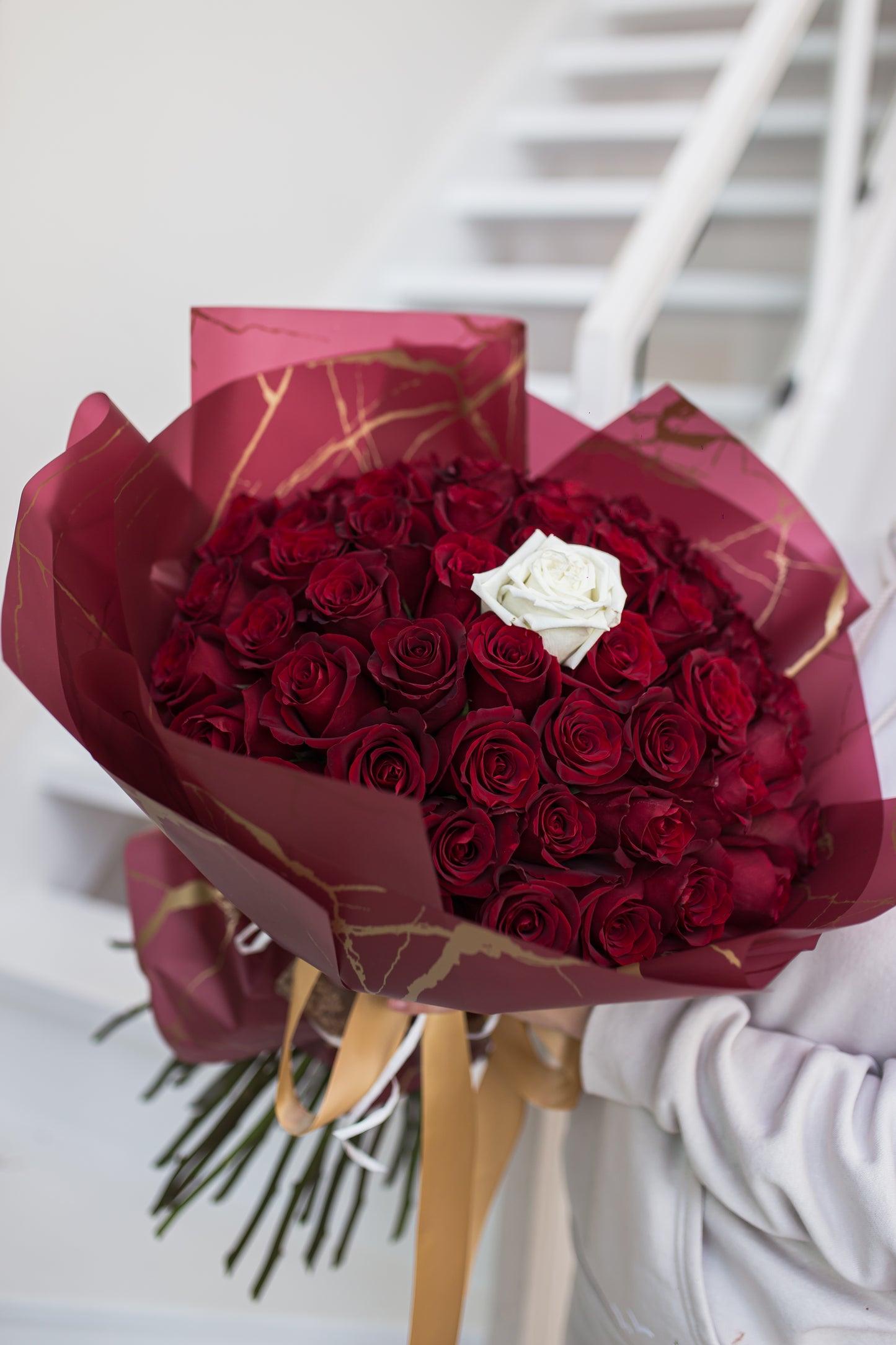 LUXURY RED ROSES WITH WHITE ROSE