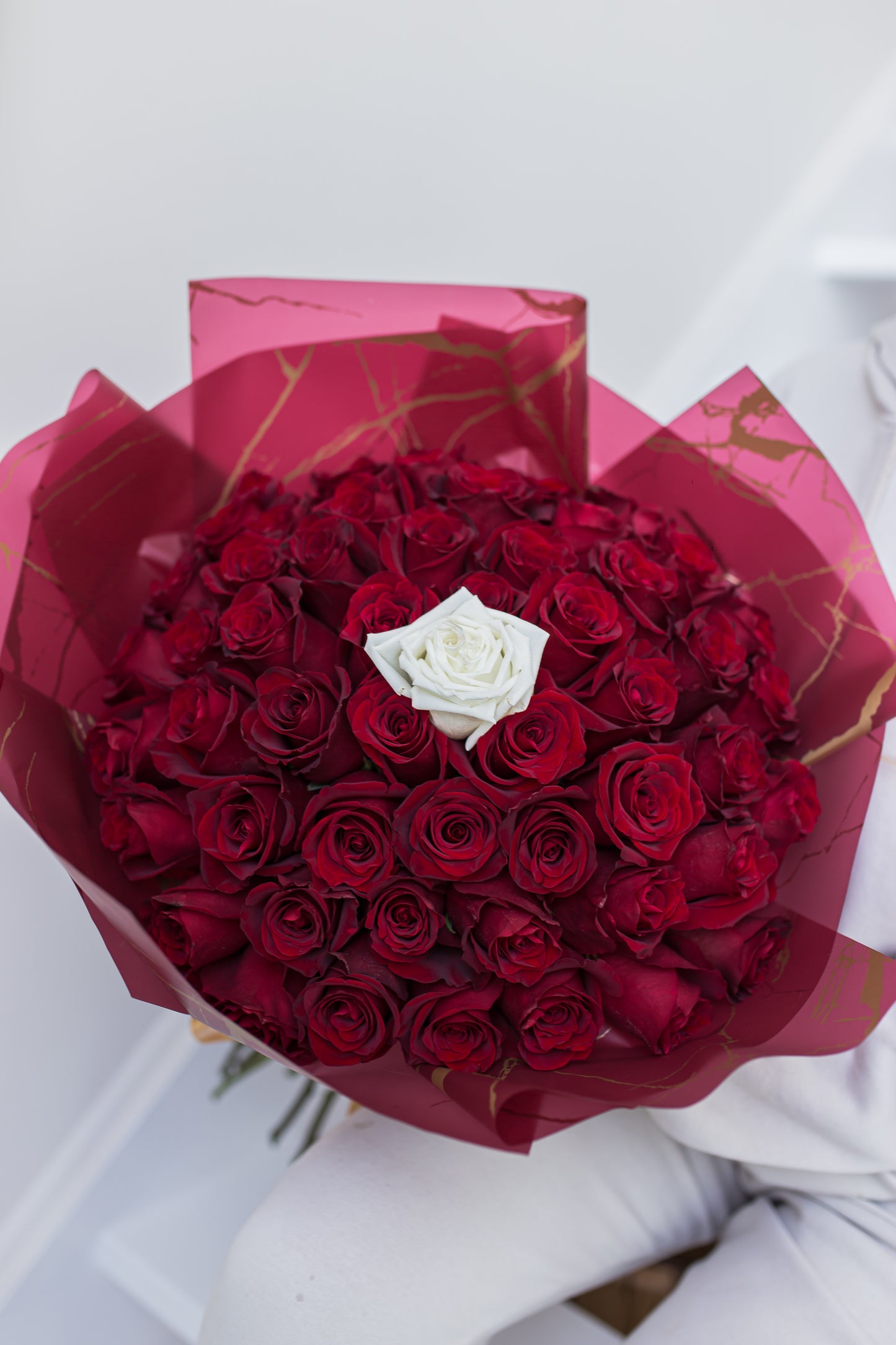 LUXURY RED ROSES WITH WHITE ROSE