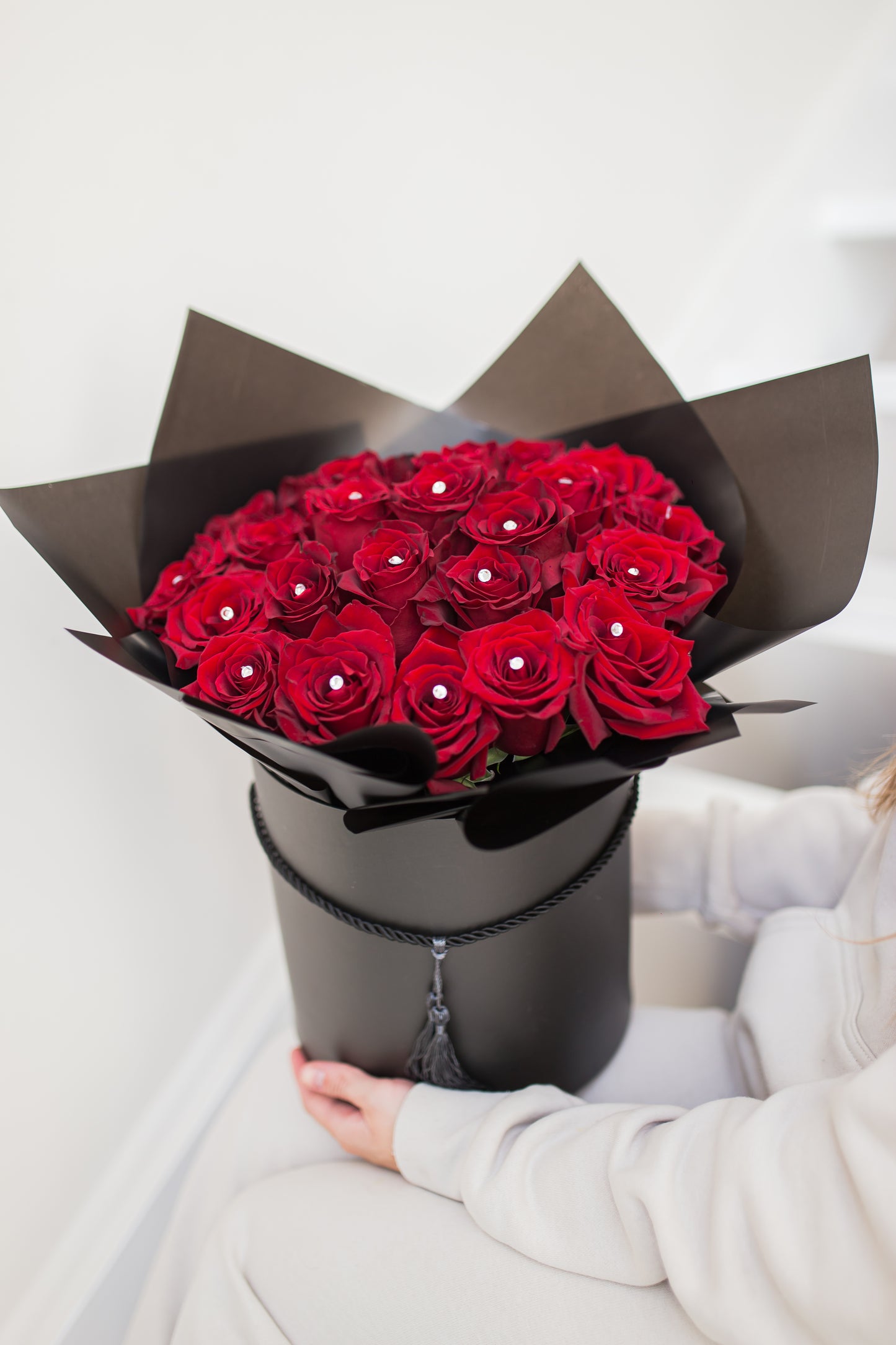 SHINING RED ROSES GIFT BOX