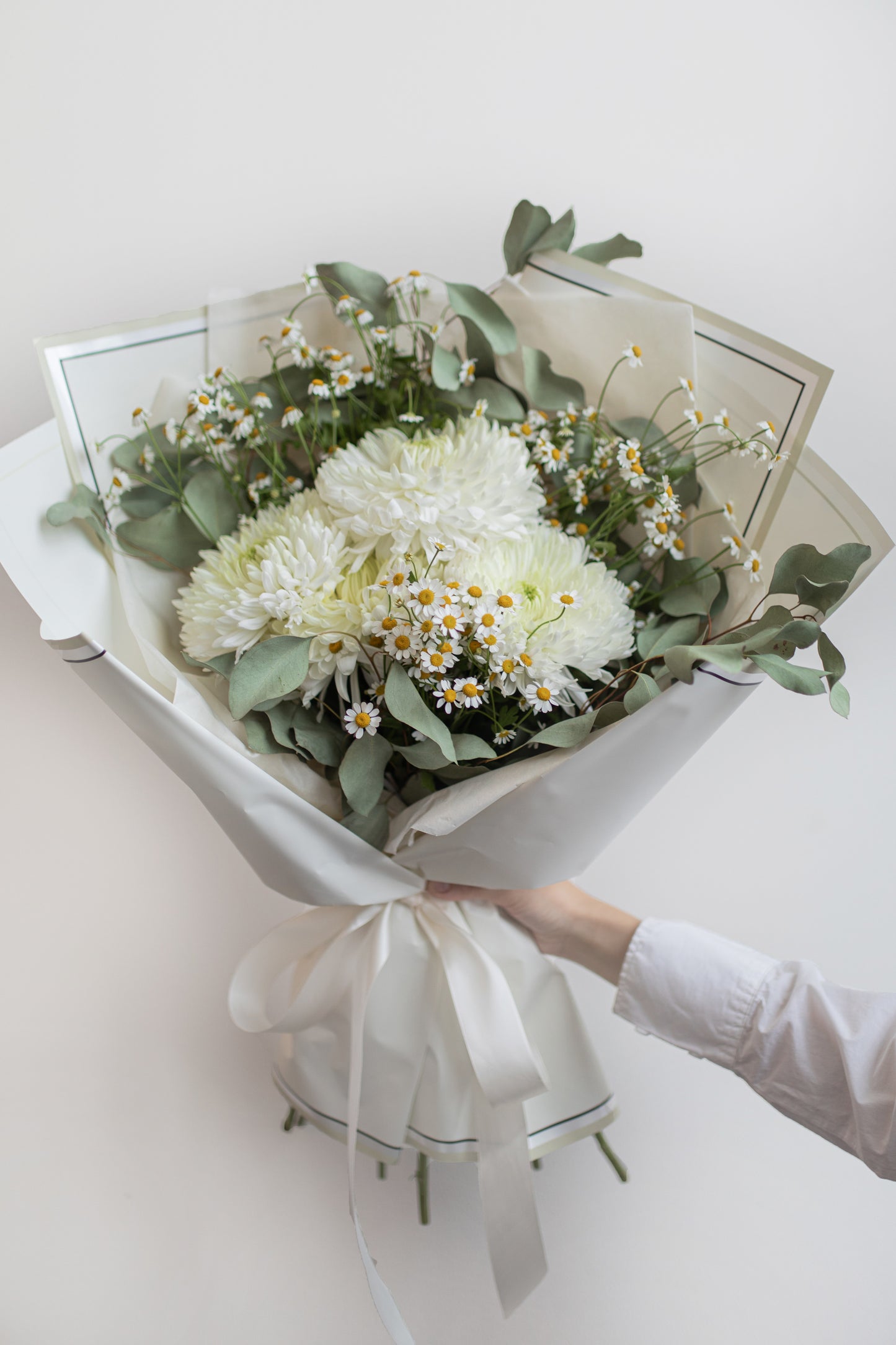 WHITE HEART BOUQUET